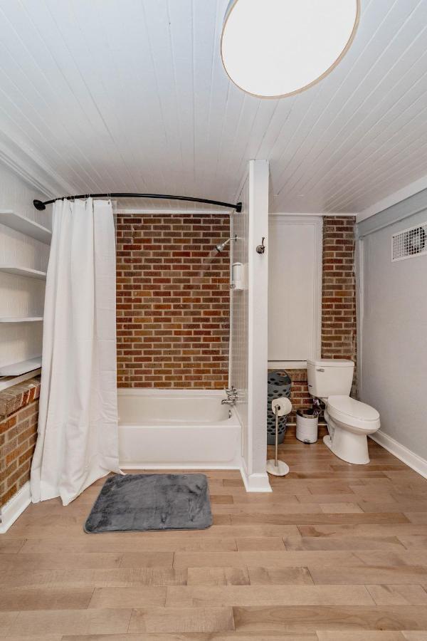 Comfortable King Suite Zen Space Hattiesburg Exterior photo